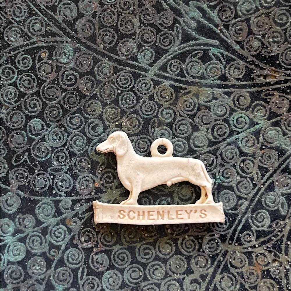 1930’s Dachshund Schenley's Vintage Dog Charm - Cream #2〰️